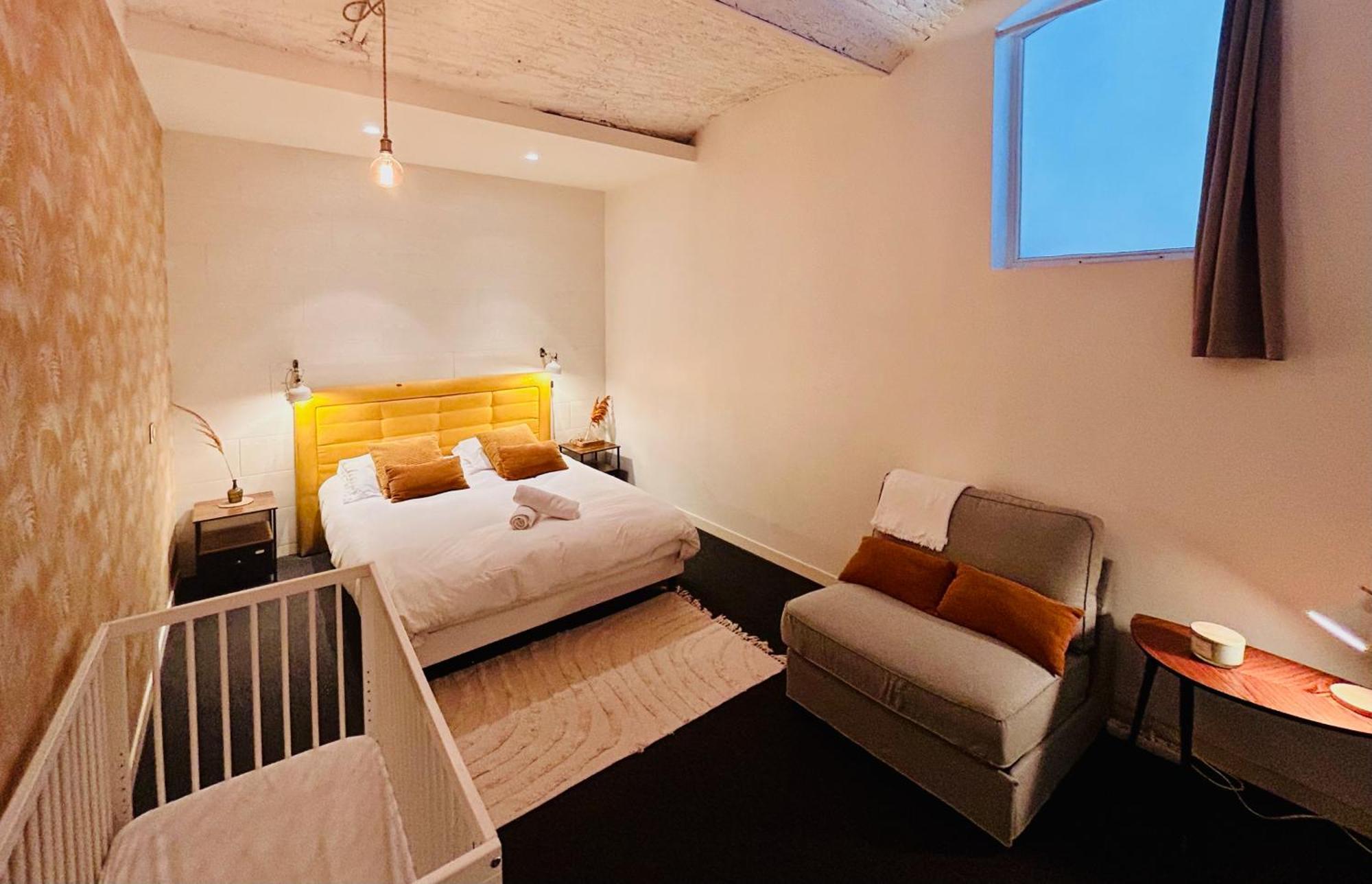 Spacieux Et Calme, 3 Chambres, Ideal Familles Et Professionnels, Vieux Appartement *